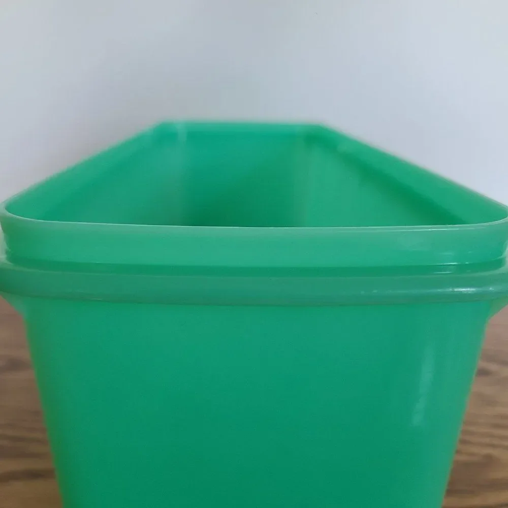 Tupperware Vintage Celery Vegetable Keeper Crisper Item 782-2 Jadeite Green